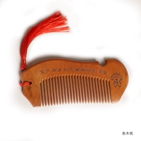 Рыба и деревянная расческа