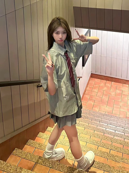 韩版学院风绿色条纹短袖衬衫女2025夏季高级感宽松百搭甜美jk衬衣