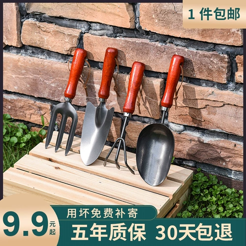 Садовые инструменты посадка цветов и цветов домохозяйственная горшка маленькая лопата на открытом воздухе на открытом воздухе.