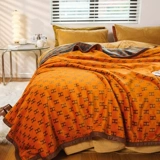 Диван, коралловое одеяло, фланелевая тонкая простыня для сна