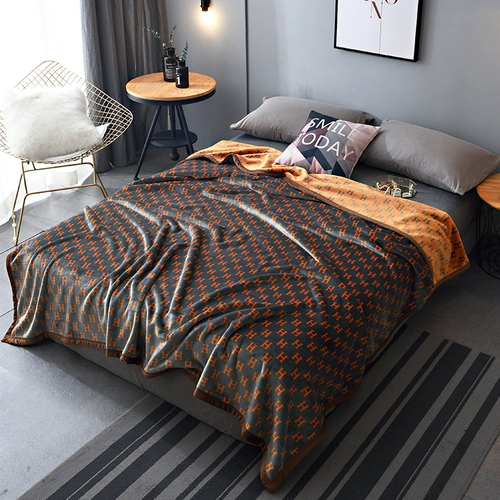 Диван, коралловое одеяло, фланелевая тонкая простыня для сна