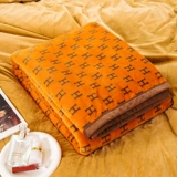 Диван, коралловое одеяло, фланелевая тонкая простыня для сна