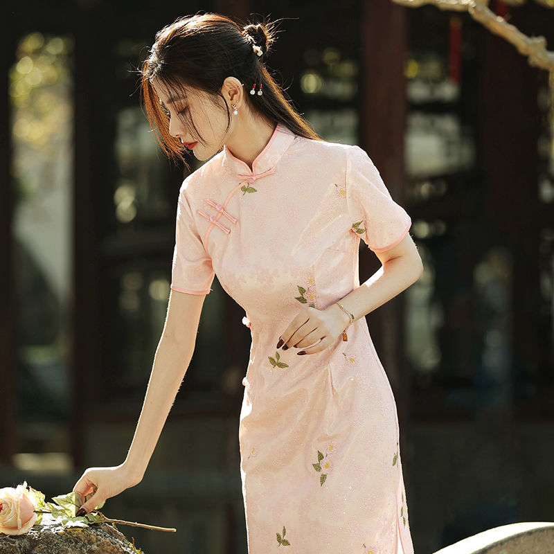 New young girl Autumn pink improved version of high-end daily long version of temperament female cheongsam 2021 dress