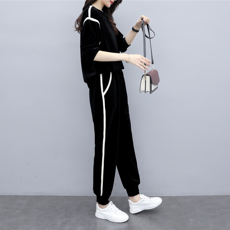 Western-style golden velvet casual sportswear suit female spring and autumn 2022 new age-reducing fashion loose and thin two-piece suit