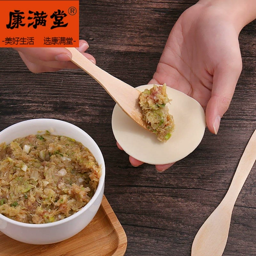 Деревянные пельмени копают ложку из ложки хаоса, мебельными пельмени пельмени фаршированные кухонные инструменты.