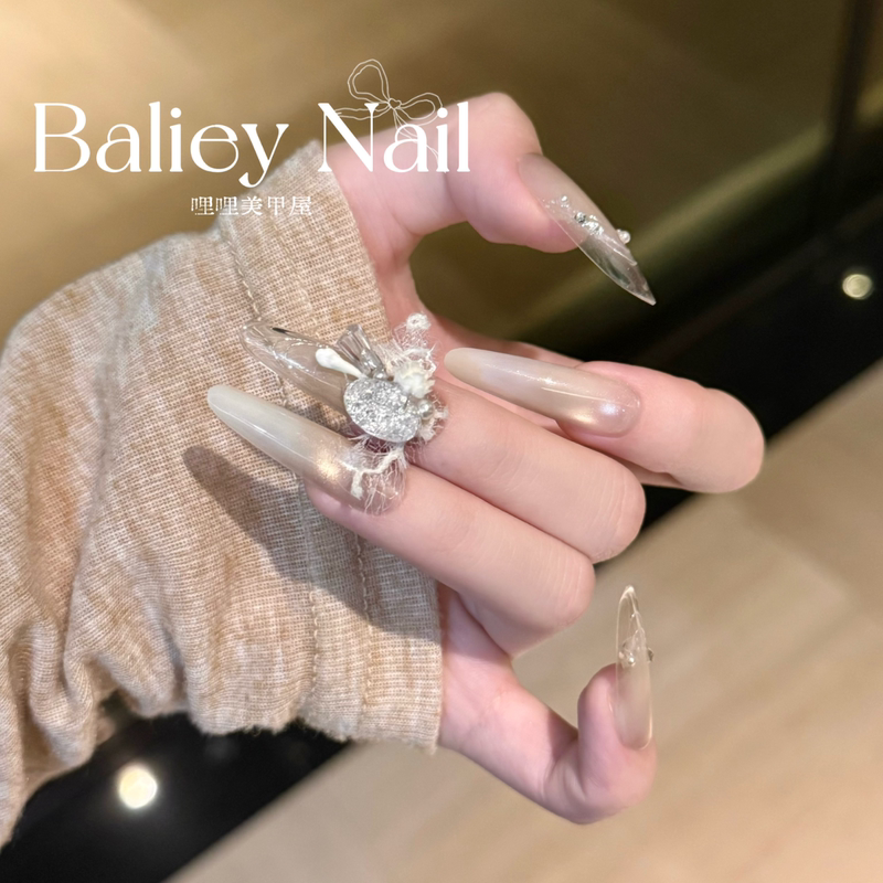 【A Cool Autumn】New Autumn and Winter Glass Bead Gradient Silver French Line Handmade Wearable Almond Nails