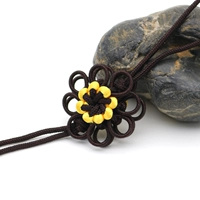 Коричневый хризантемум узел