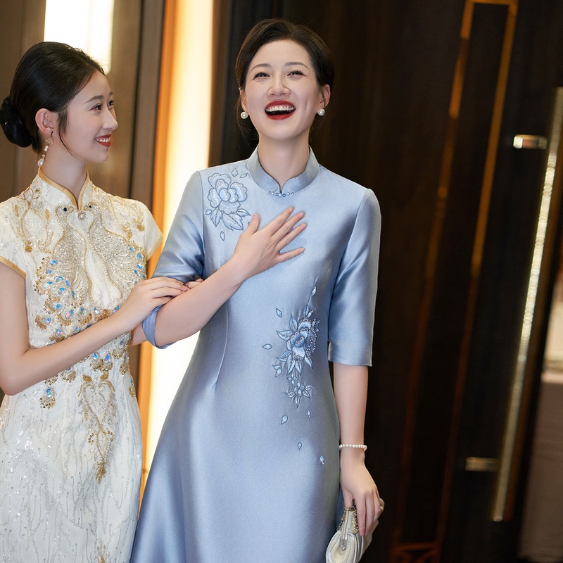 Elegant Mother of the Bride Wedding Dress 2026 New Cheongsam Engagement Dress Young Mother-In-Law High-End Wedding Banquet Outfit