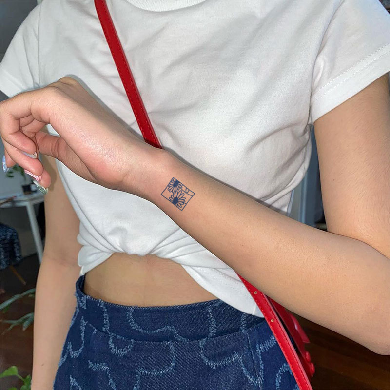 Gattoo Little Daisy Fresh Flower Waterproof Two-Week Herbal Plant Extract Tattoo Sticker for Wrist