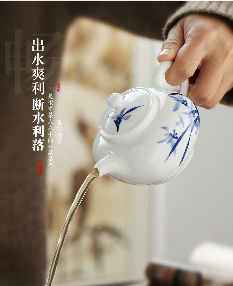 Jingdezhen up fire ceramic teapot filter which is hand - made kung fu tea set of blue and white porcelain tea, small single pot