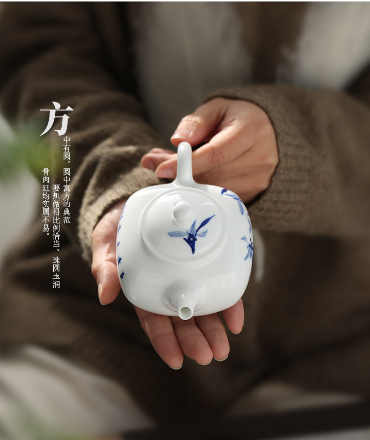 Jingdezhen up fire ceramic teapot filter which is hand - made kung fu tea set of blue and white porcelain tea, small single pot