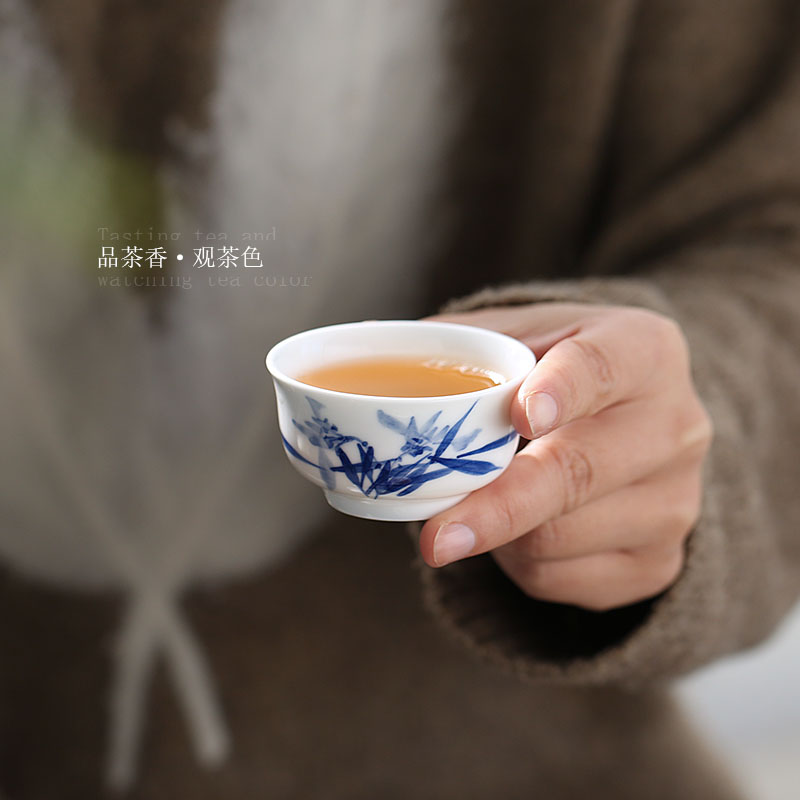 Jingdezhen hand - made sample tea cup of blue and white porcelain ceramic tea a single, small single master kung fu tea cups