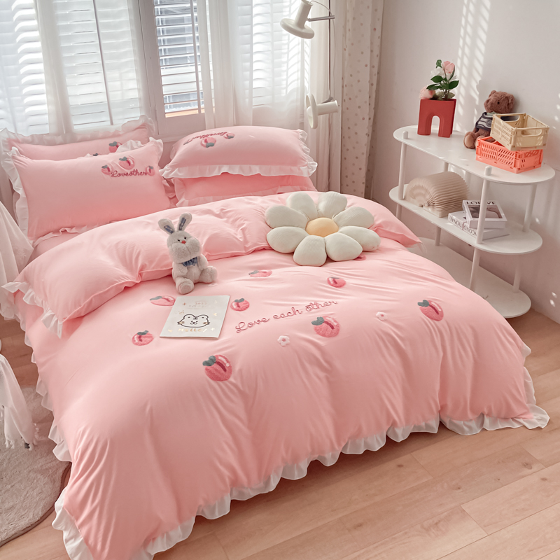 Four pieces of Princess Wind Embroidery Pure Cotton Pink Peach Towels Embroidery Bed Set