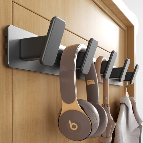 Выход -отверстие крючков для пальто.