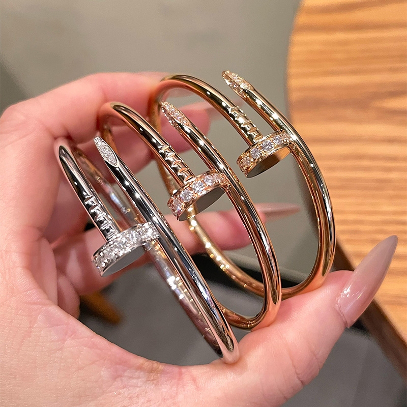 Classic Bracelet for Women, Non-Fading Nail-Style Bracelet, Versatile, Light Luxury, High-End, Full Diamond Couple Bracelet, Valentine's Day Gift Classic Bracelet for Women, Non-Fading Nail-Style Bracelet, Versatile, Light Luxury, High-End, Full Diamond Couple Bracelet, Valentine's Day Gift