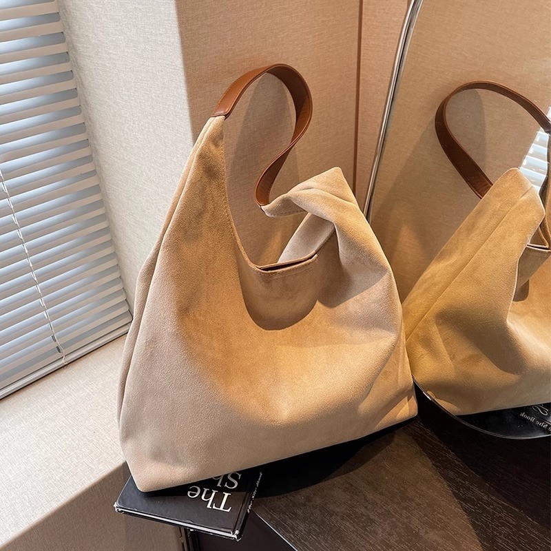 Нишевая бархатная сумка для хлеба, женская легкая роскошная новая модная сумка большой емкости для подмышек, повседневная универсальная сумка-тоут для пригородных поездок