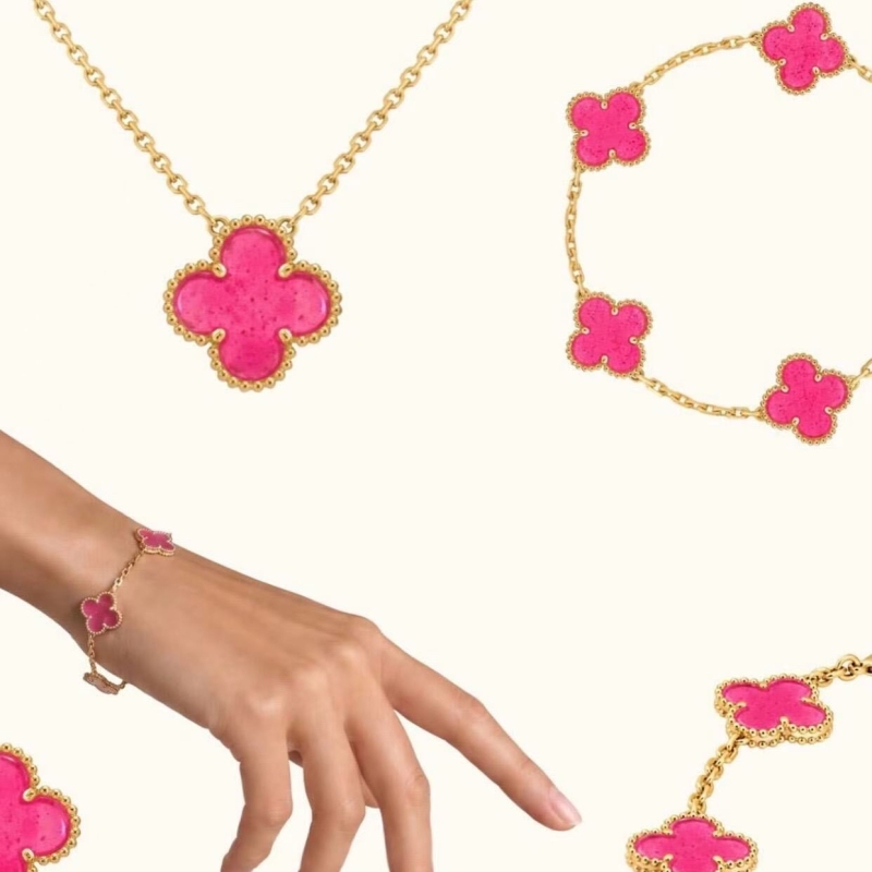 High-Quality Custom Color Pink Enamel Four-Leaf Clover Necklace, Five-Flower Bracelet, Ten-Flower Necklace High-Quality Custom Color Pink Enamel Four-Leaf Clover Necklace, Five-Flower Bracelet, Ten-Flower Necklace