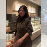 Трикотажный демисезонный короткий свитер, V-образный вырез, изысканный стиль, в корейском стиле, оверсайз