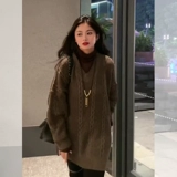 Трикотажный демисезонный короткий свитер, V-образный вырез, изысканный стиль, в корейском стиле, оверсайз