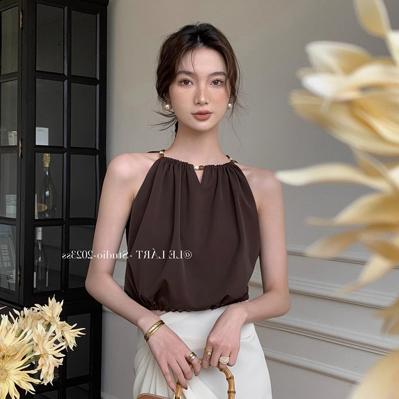 Coffee-Colored Sleeveless Thai-Style Niche Camisole for Women, Suitable for Summer, Can Be Worn as Outerwear or as an Inner Layer, Sleeveless, Shoulder-Revealing, Waist-Cinching, Halter Top Coffee-Colored Sleeveless Thai-Style Niche Camisole for Women, Suitable for Summer, Can Be Worn as Outerwear or as an Inner Layer, Sleeveless, Shoulder-Revealing, Waist-Cinching, Halter Top