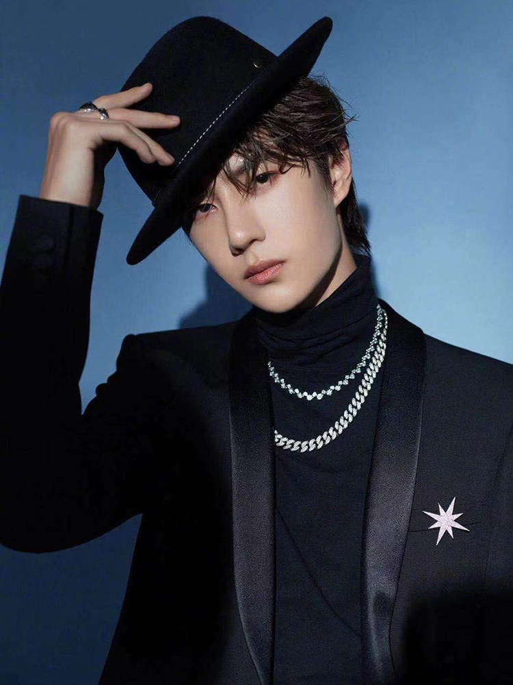 Wang Yibo same style brooch light star brother accessories ins trend personality high light temperament rice character star jewelry trend