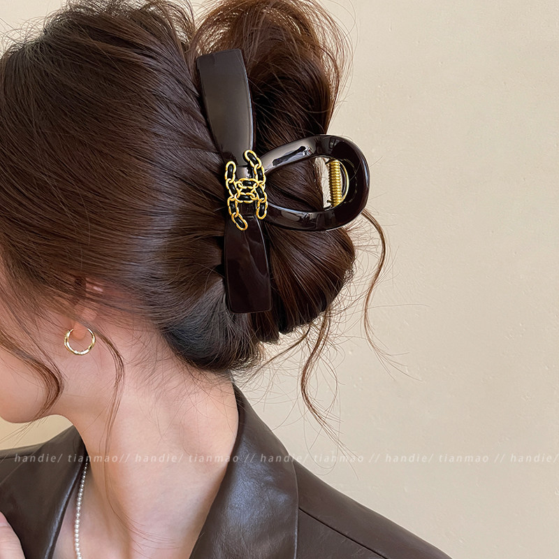 Summer hair style favorite! the chanel-inspired claw clip  display picture 1