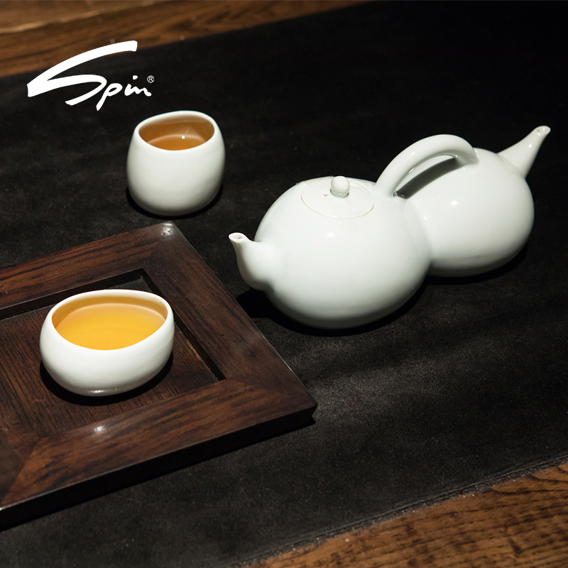 Spin, green white glazed porcelain tea sets kung fu tea set a small set of simple suits for home a pot of two cups of the teapot