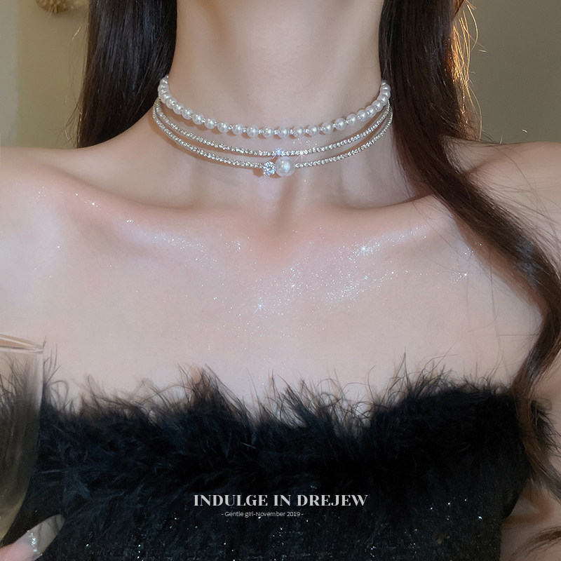 Multi-layered pearl necklace choker for women, a luxurious and niche choker necklace, suitable for formal wear, neck and collarbone chain.