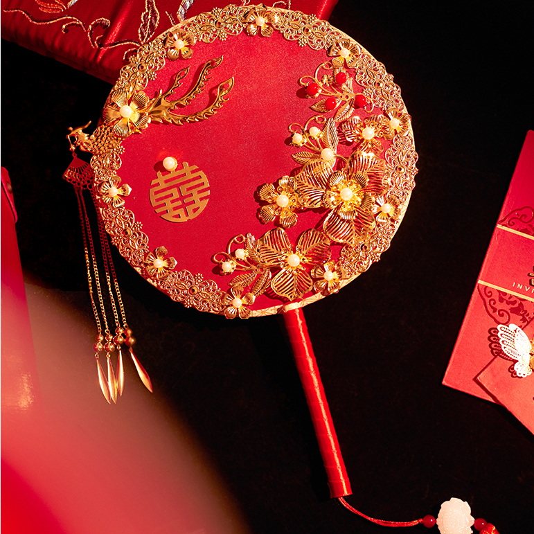 Red flower comedy fan bridal wedding Chinese style retro fan 2021 New red fan wedding performance accessories