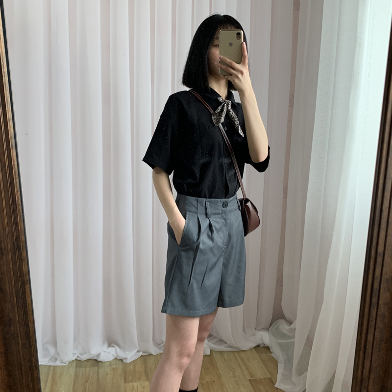 Nhật Bản màu đen cô gái kỳ quặc áo vintage và áo sơ mi ngắn tay màu trắng lỏng bình thường nữ sinh 2020 mùa hè nửa tay áo triều