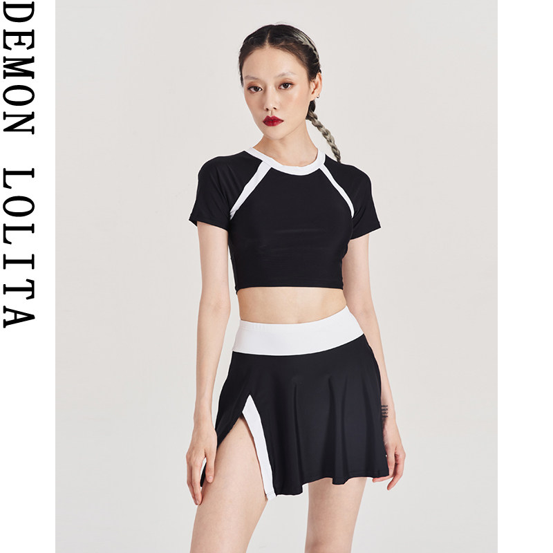 Black swimsuit woman split small sub conservative 2021 new bubble spa linchpins slim skirt style swimwear-Taobao