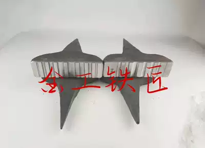 Yunnan Dali Bai Ethnic Group makes bracelets and rings with iron molds and gold plating integrated positive and negative grooves to preserve quality