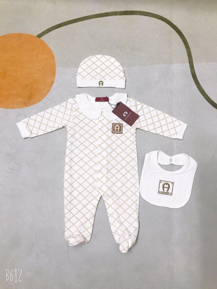 2022 autumn and winter new birth baby conjunction clothes soft and comfortable long sleeve cotton hat enclosed three pieces
