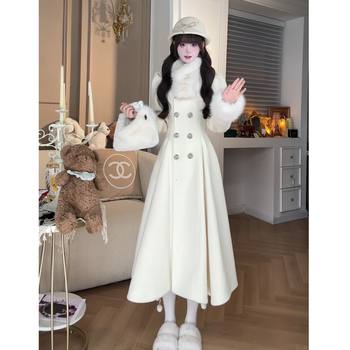 Berlin dance music winter atmosphere feeling waist-hugging skirt with small coat with white moonlight woolen coat for women