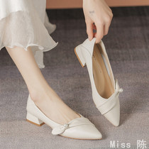Pointed toe leather shoes womens 2022 spring and summer new pearl bow pointed square heel shallow mouth simple temperament womens shoes