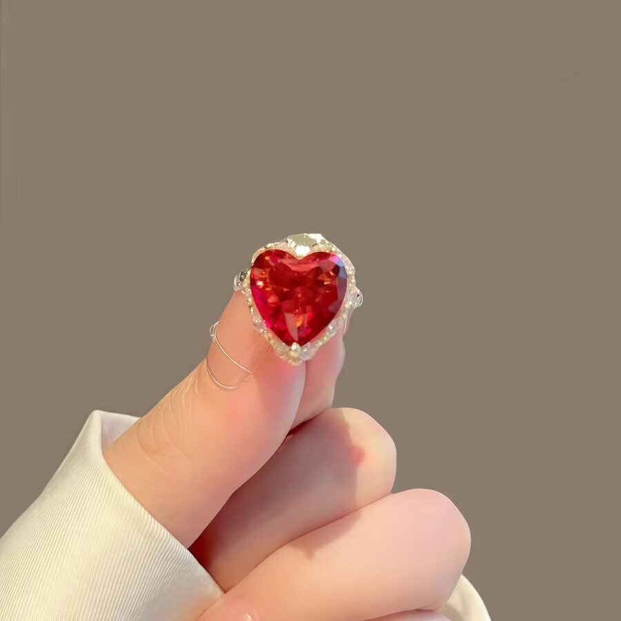 Small and exquisite red zircon heart brooch, corsage, suit cardigan button pin, anti-exposure collar pin, sweater accessory.
