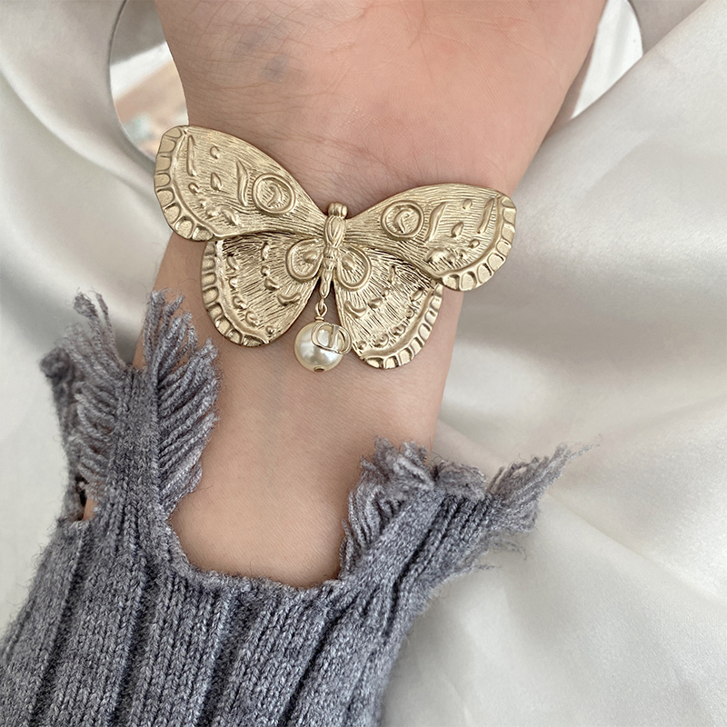 Omidio C Metal Butterfly Bracelet Bracelet Pendant Pearl High Fashion Elegant Gentle New Series Omidio C Metal Butterfly Bracelet Bracelet Pendant Pearl High Fashion Elegant Gentle New Series