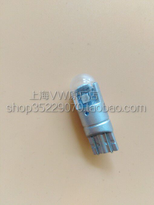 Adapted to CC Scirocco new Parmaiteng TiguanFabia Octavia Haorui front parking light indicator driving light bulb LED