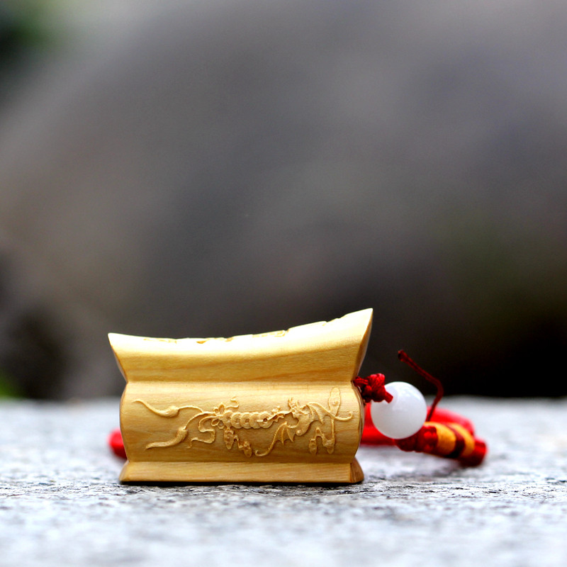 Yellow Yang wooden coffin handlebar piece lift coffin pendant to give a piece of red wood handicraft wood sculptures to give a good selection
