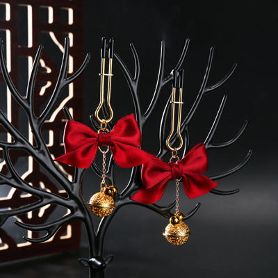 The size of the bow, willow leaf clip and bell is adjustable and can be delivered by SF Express