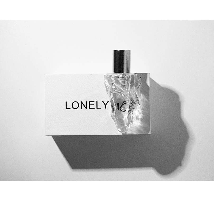 LonelyMe香水的LOGO