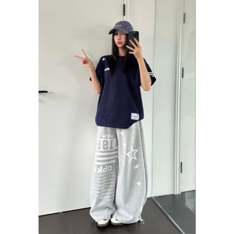 Super Trendy Design Star Print Wide-Leg Pants for Women, Hip-Hop Style, Elastic Waist, Jazz Dance American-Style Sweatpants Super Trendy Design Star Print Wide-Leg Pants for Women, Hip-Hop Style, Elastic Waist, Jazz Dance American-Style Sweatpants