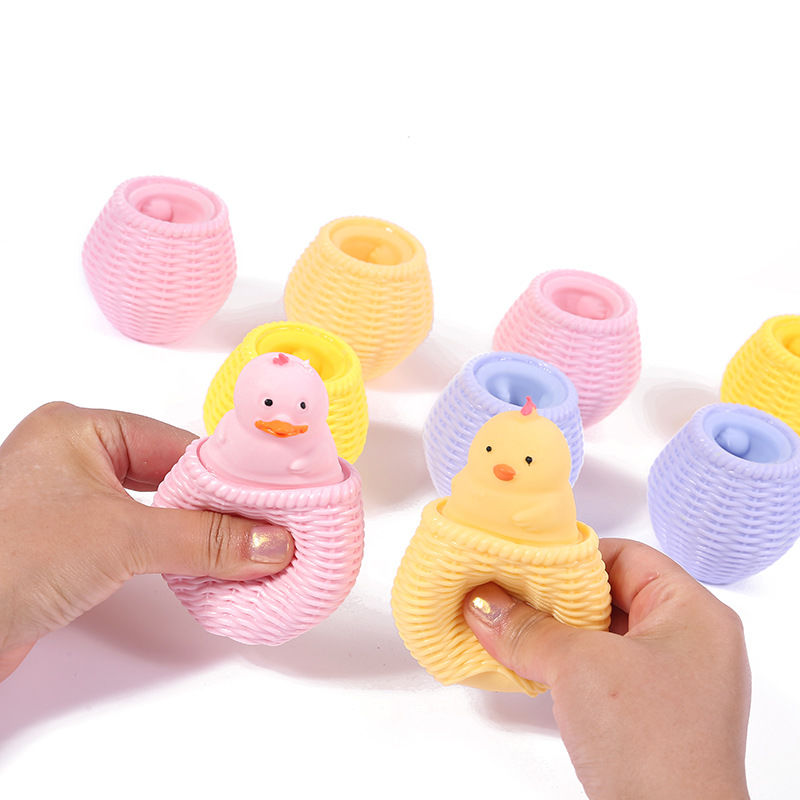 The new adorable poultry out of the cage kneading music decompression chicken cup extrusion toy adorable chicken cage whole person decompression cartoon vent
