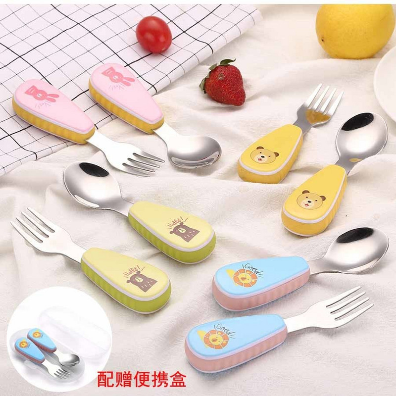 。 One-year-old children with the same artifact food spoon baby learn to eat training spoon short handle self-use tableware infants
