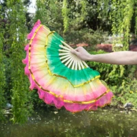 3 слоя зеленого желтого порошка