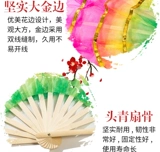 Дети фаната танца исполняют танцы фанаты, скручивающие янге для взрослых квадратных танце