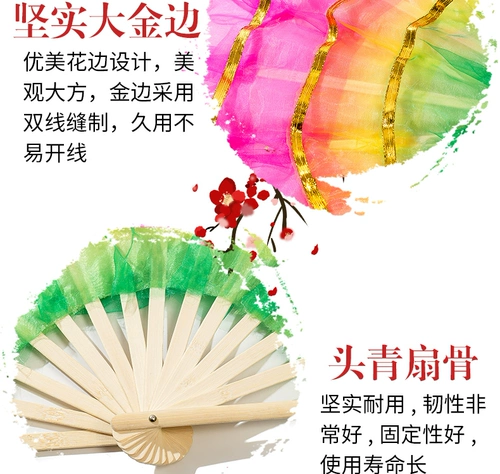 Дети фаната танца исполняют танцы фанаты, скручивающие янге для взрослых квадратных танце