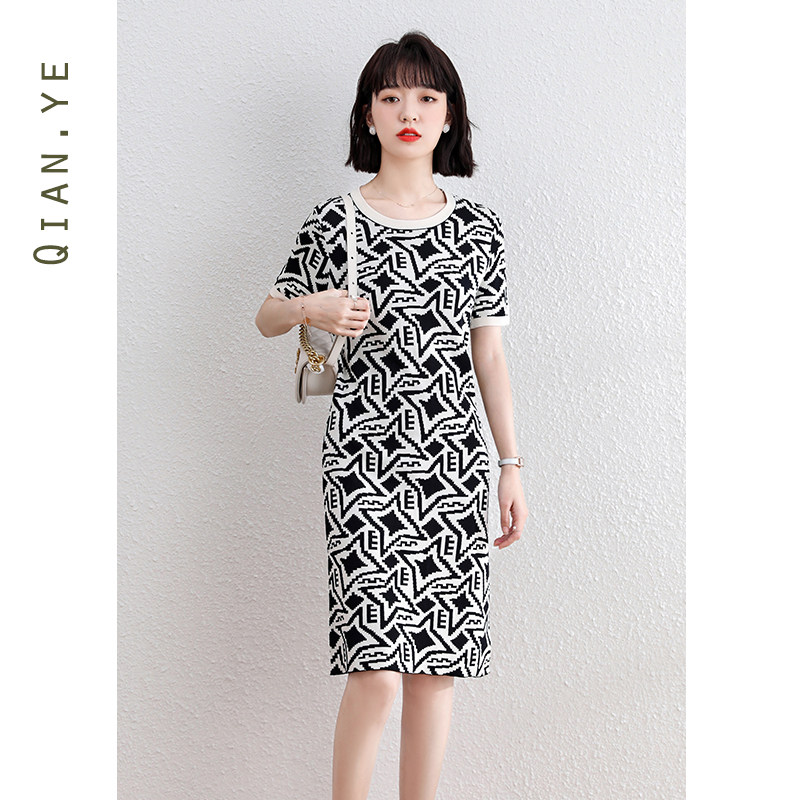 Ice silk knit dress 2022 new women's summer star print summer skirt high-end large size women's summer