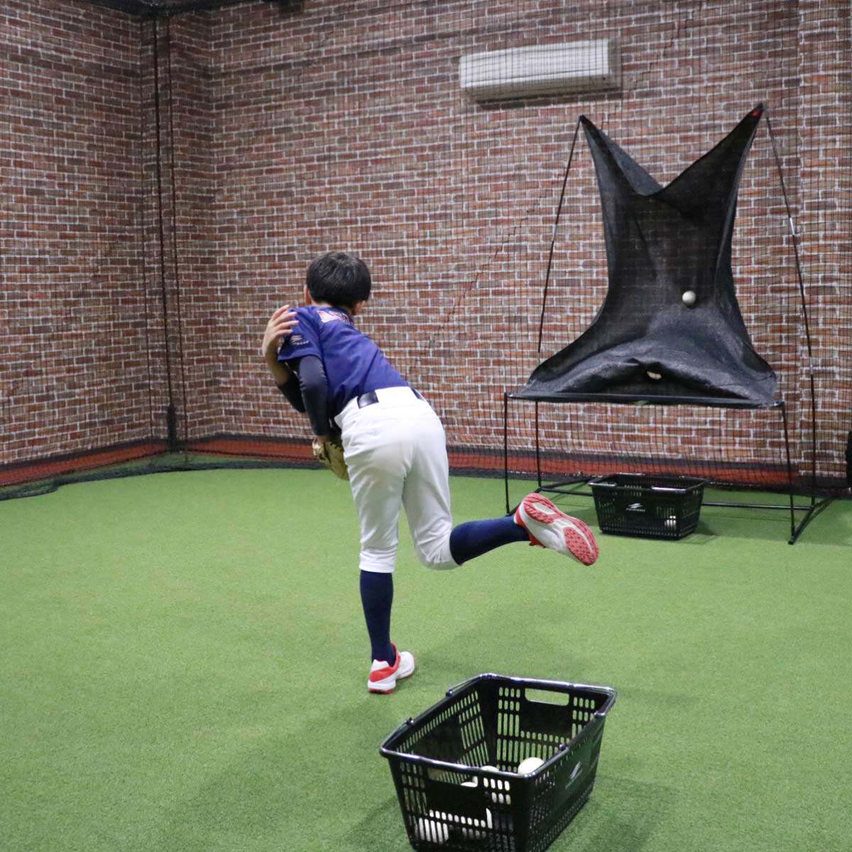 Baseball Batting Practice Machine with Automatic Pitching and