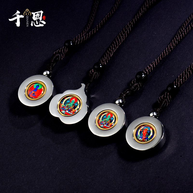 Qianen titanium steel small gawu box pendant Tibetan rubbing box can put the scripture rune relics can open the necklace for men and women